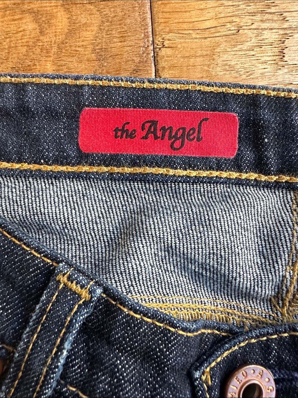 AG Angel Low Rise Dark Rinse Jeans NWOT 28R